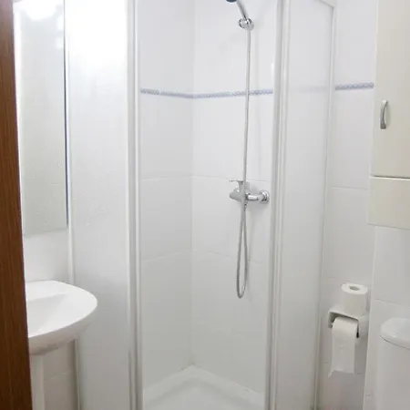 With 2 Bedrooms In Celorio With Terrace 400 M From The Beach * Llanes