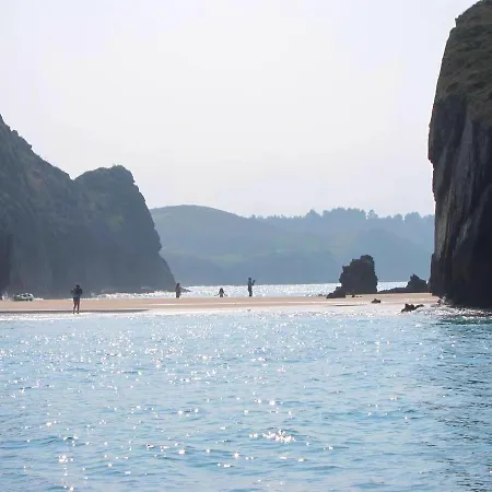 With 2 Bedrooms In Celorio With Terrace 400 M From The Beach Llanes